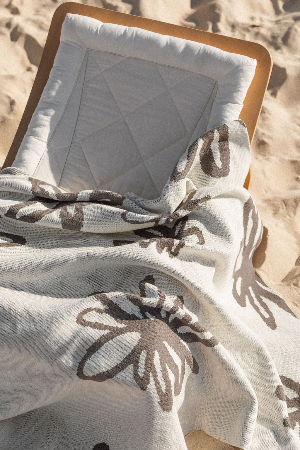 FLORA KNIT BLANKET - OAT
