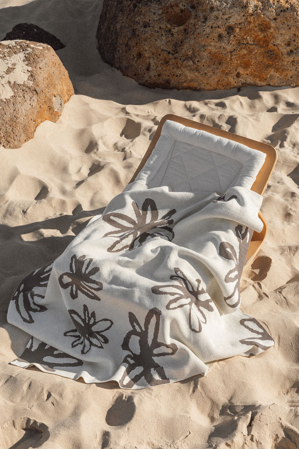 FLORA KNIT BLANKET - OAT