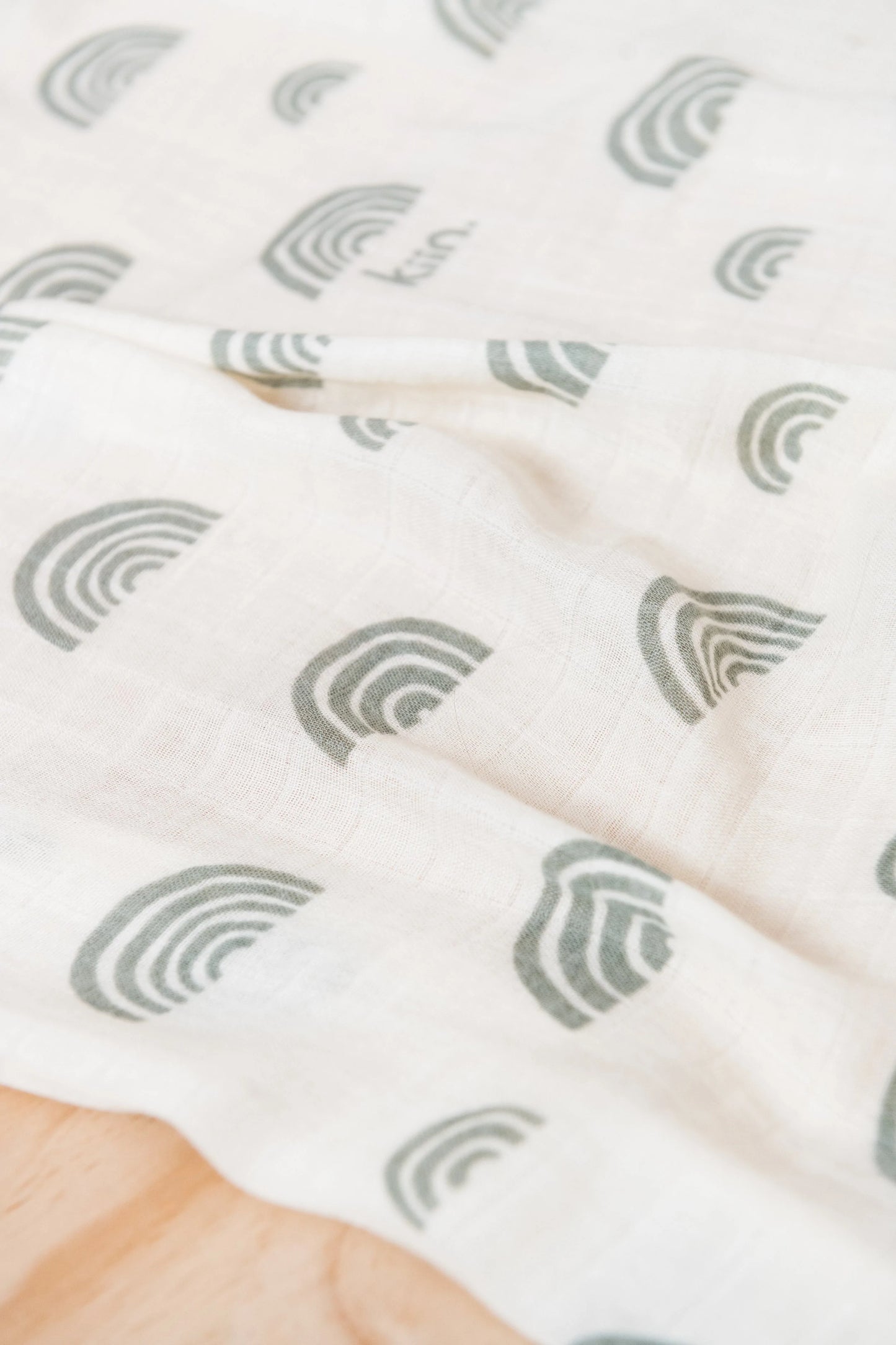 Organic swaddle -RAINBOW IVORY & SAGE