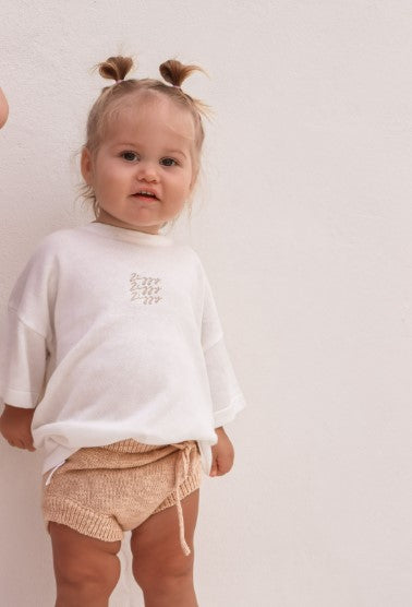 SIGNATURE TEE (KIDS) | MILK |